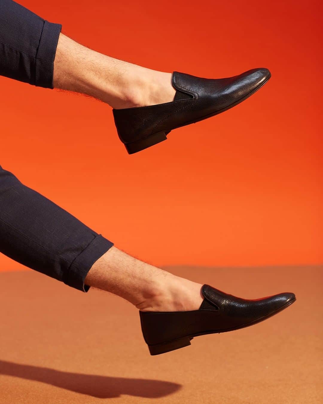 ポリーニさんのインスタグラム写真 - (ポリーニInstagram)「Forever classic and sleek in college-style leather loafers. This chic look has legs! Now available online and in store.」6月4日 20時01分 - pollini