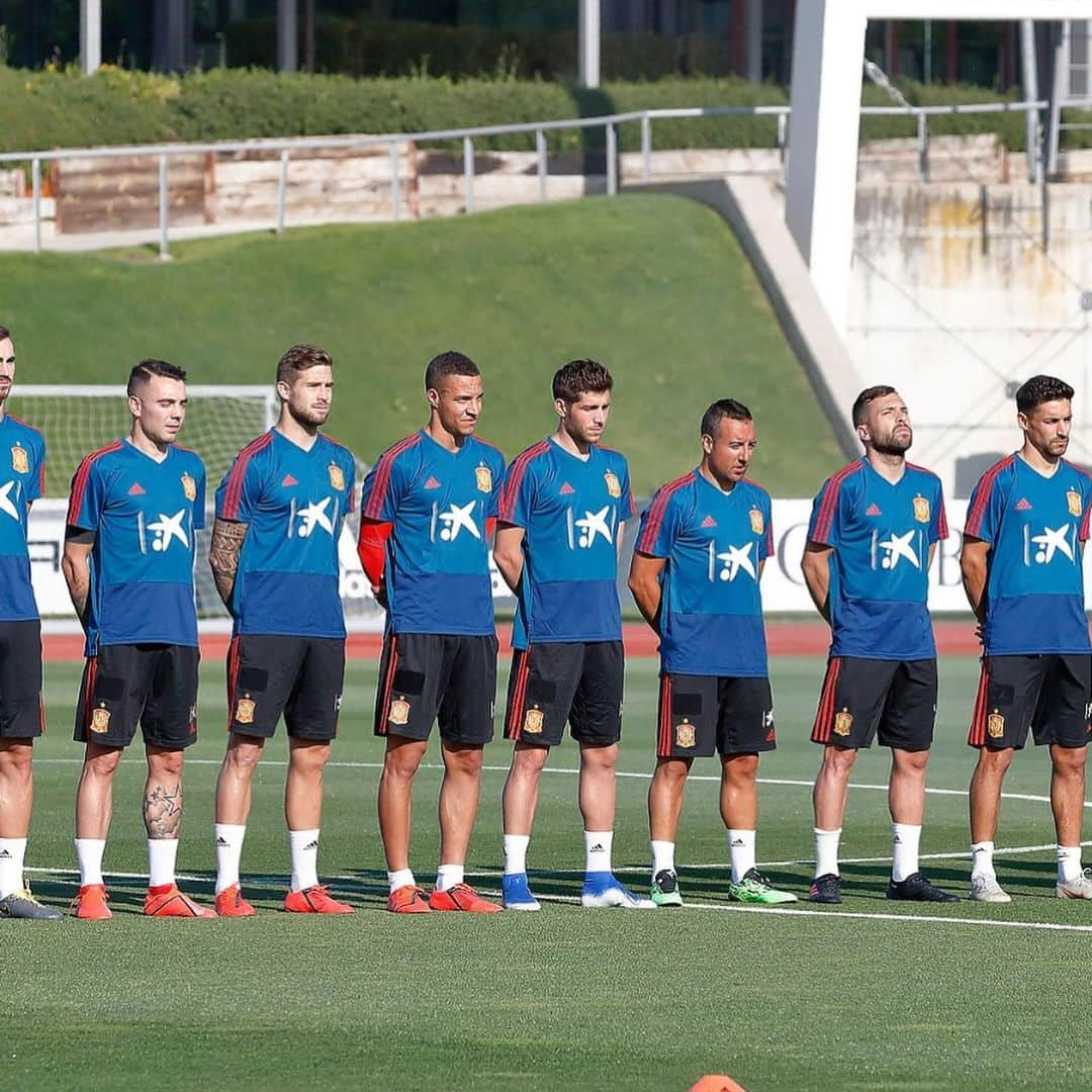 ビジャレアルCFさんのインスタグラム写真 - (ビジャレアルCFInstagram)「¡Los grandes siempre vuelven 💪💪💪! . 👉 @santicazorla 👉 @sefutbol 🇪🇸 . Fotos: C. Rubio (RFEF) . Legends always return 💪💪💪! . 👉 @santicazorla 👉 @sefutbol 🇪🇸 . Photos: C. Rubio (RFEF) . #Villarreal #futbol #football #soccer」6月4日 20時13分 - villarrealcf