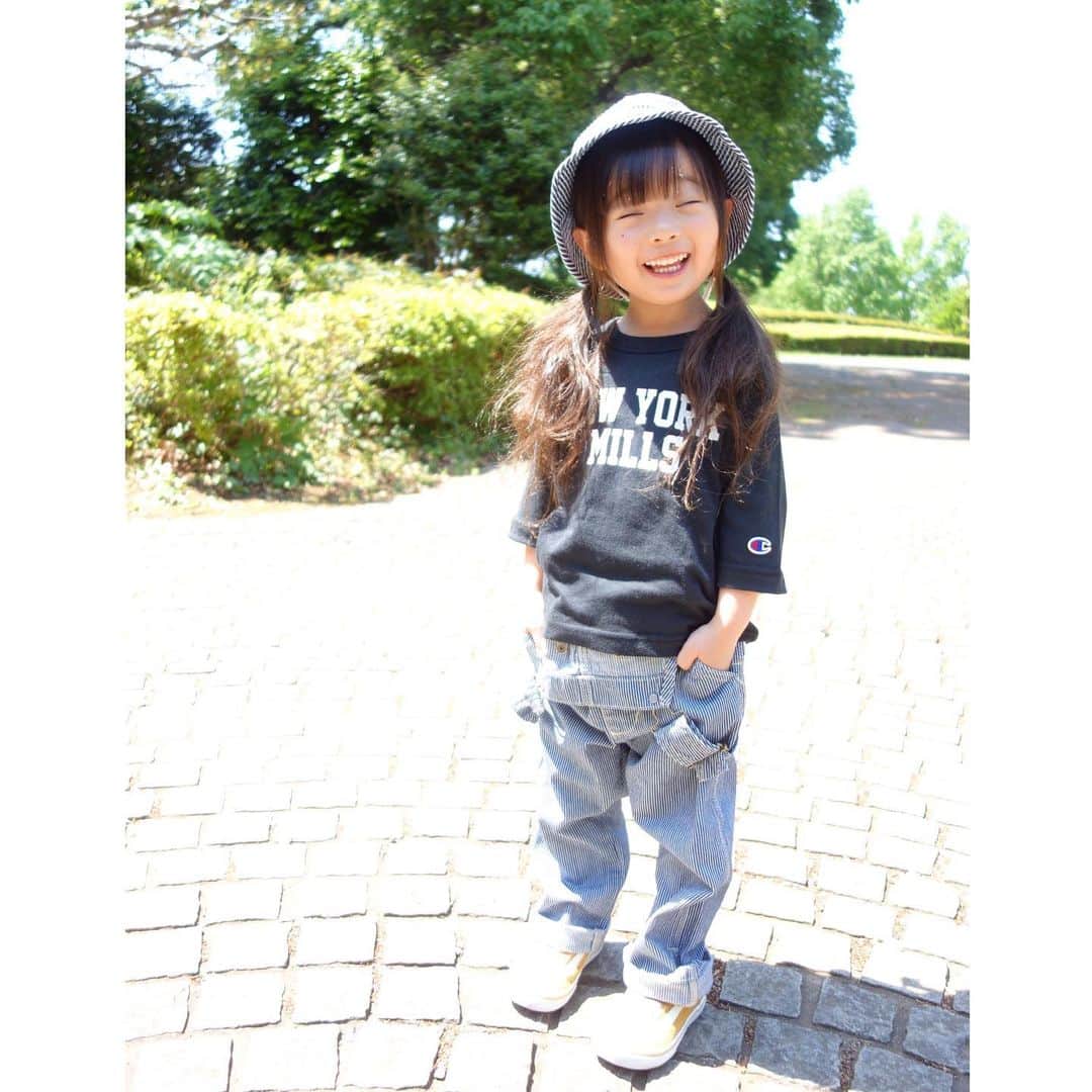 Saraさんのインスタグラム写真 - (SaraInstagram)「. coordinate♡ . ヒッコリーのサロペットに ヒッコリーのハット💙 . hat ▶︎ #lee  T-shirt ▶︎ #champion  salopette ▶︎ #lee  shoes ▶︎ #vans . . #ootd #kids #kids_japan #kids_japan_ootd #kjp_ootd #kidsfahion #kidscode #kidsootd #kidswear #キッズコーデ #キッズファッション #インスタキッズ #サロペット #ヒッコリー #楽天roomに載せてます」6月4日 20時22分 - sarasara718