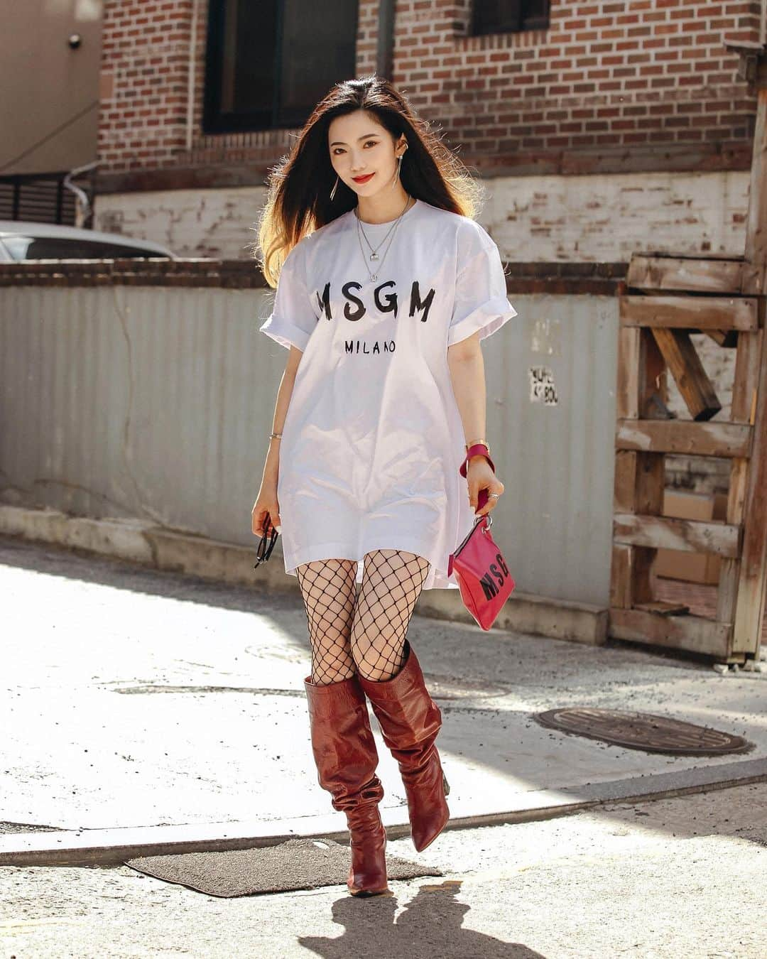 가로수길 , Seoulさんのインスタグラム写真 - (가로수길 , SeoulInstagram)「Seoul Street Fashion Style Thx @heetico_co 💥💥 모델 하연님 . . #msgm #hanstyle_seoul #フィルム #ファッション #フォトグラファー #ストリートファッション #파리 #東京 #서울패션위크 #sfw #오오티디 #nyc #london #패션스타그램 #newyork #nyfw #셀카 #portrait #seoulFashionWeek #street #streetfashion #streetphoto #가로수길 #이태원 #사진 #스트릿패션 #모델 #tokyo #nyfw #pfw」6月4日 20時34分 - jaylim1