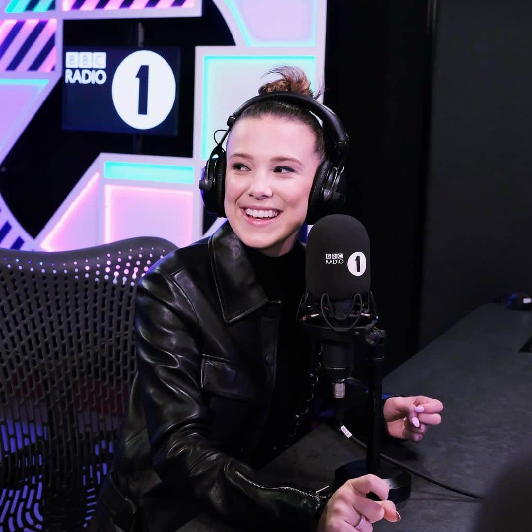 BBC Radioさんのインスタグラム写真 - (BBC RadioInstagram)「Loved having @milliebobbybrown on Breakfast with @greg_james 💕  Watch Millie play What’s My Age Again on our IGTV channel 📺⚡️」6月4日 20時27分 - bbcradio1
