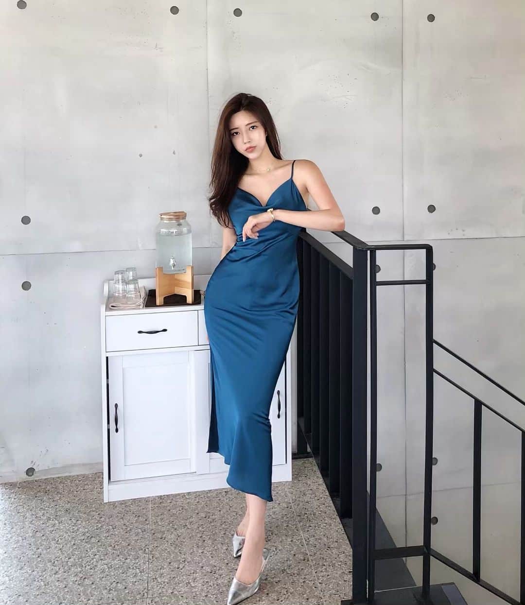 Choi Somiさんのインスタグラム写真 - (Choi SomiInstagram)「⠀⠀⠀⠀⠀ #글랜더 #glander  작년에 보여드린 실버 블랙 컬러 그리고 이번 시즌은 바로 블루그린  비슷한 디자인 많이 나왔지만 이 드레스만큼은 원조가 제일 예쁘네요💙」6月4日 20時29分 - cxxsomi