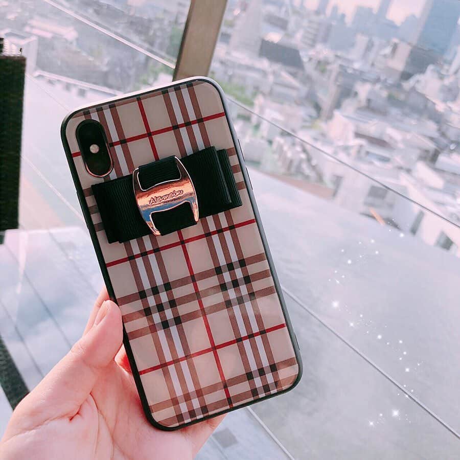 YU-RIのインスタグラム：「iPhoneケース届いた🕊💓 かわいいなあああ🥺楽天で売ってるよ🥺 しかもいま、MAX50%OFFの、 楽天スーパーセールしてるみたい🥺🎉 ・ 6/4 20:00〜6/11  1:59 まで💫 @alamain2018 プロフィールのURLから 見てみてね〜ʕ•ᴥ•ʔ⭐︎ ・ このカフェ居心地最高🥺💓笑  #alamain #iPhoneケース #iPhonecase #ハンドメイド #ハンドメイド作品 #ハンドメイド作家 #ハンドメイド雑貨 #プチプラ #韓国ファッション #楽天 #PR #ポートレート」