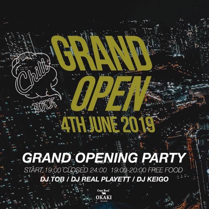 Kayzabroのインスタグラム：「今夜グランドオープン！ オレも行きます #chillindahouse #chillbkk #grandopen #party - GRAND OPEN -ChillindaHouse BKK- . 2019.6.4（火） グランドオープニングパーティー 19:00-00:00 （19:00-20:00の間はフリーフード） . 今バンコクで1番予約が取れないランチで有名な、幸せのハンバーグを近江牛専門店「OKAKI 岡喜」様からご協賛頂きましたので、オープニングパーティー限定で無料でご提供致します。数に限りがありますので、お早めにご来店下さい！ . 通常の営業では… 1F  Cafe&Bar “ChillindaHouse” Open：11:00 Close：00:00 北海道郷土料理のスパイシースープカレーを始めとした、北海道和牛を使ったイタリアンテイストのおつまみや、美味しいお酒が楽しめます！Barタイムでは、曜日毎に違ったPartyを開催！内容、スケジュールは随時SNSにてアップデートいたします！乞うご期待！ . 2F Select Shop “Tokyo Vintage Crib” Open：11:00 Close：21:00 常に日本のヒップホップシーン、ファッションシーンを先導して来たラッパーHOKT From NCBBがプロデュースするブランド”GIN RHYMES”を始め、ロレックス等の高級時計やハイブランドのヴィンテージを取り扱うセレクトショップ。 . #grandopen #chill_bkk #chillindahouse #bkk #thonglor14 #sukhumvit55 #chill #cafe #bar #instapic #japanesefood #hokkaido #wagyu #omibeed #freefood #f4f #チルインダハウス #バンコク #トンロー #バンコク在住 #バンコク生活 #バンコクライフ #タイ」