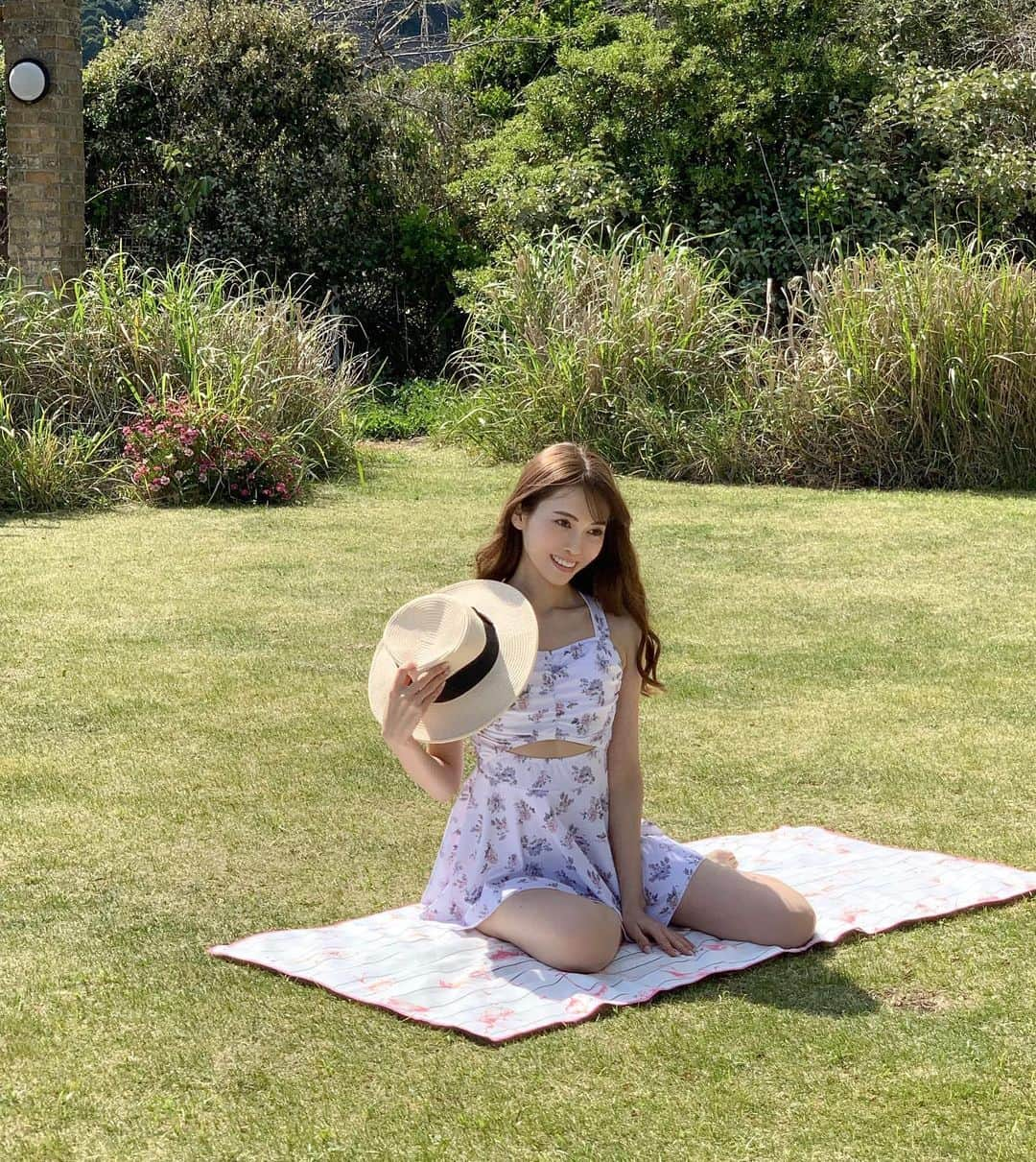 清水愛美さんのインスタグラム写真 - (清水愛美Instagram)「水着でピクニック👙😊💓笑 普通のワンピースみたい💕 * #水着  #swimwear  #shreanu #シュリーヌ #ビキニ女子  #プール #ワンピース水着 #シュリーヌ #エイプリル #ブラックシャーク」6月4日 20時47分 - manami_s0902