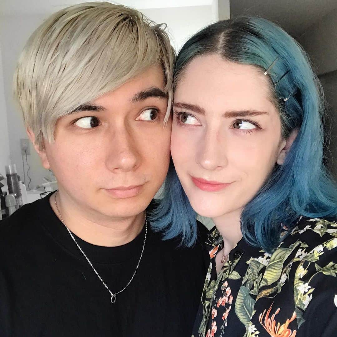 mimeiのインスタグラム：「👀 #bacouple #almost8years #salonfriedmyhairlollll」