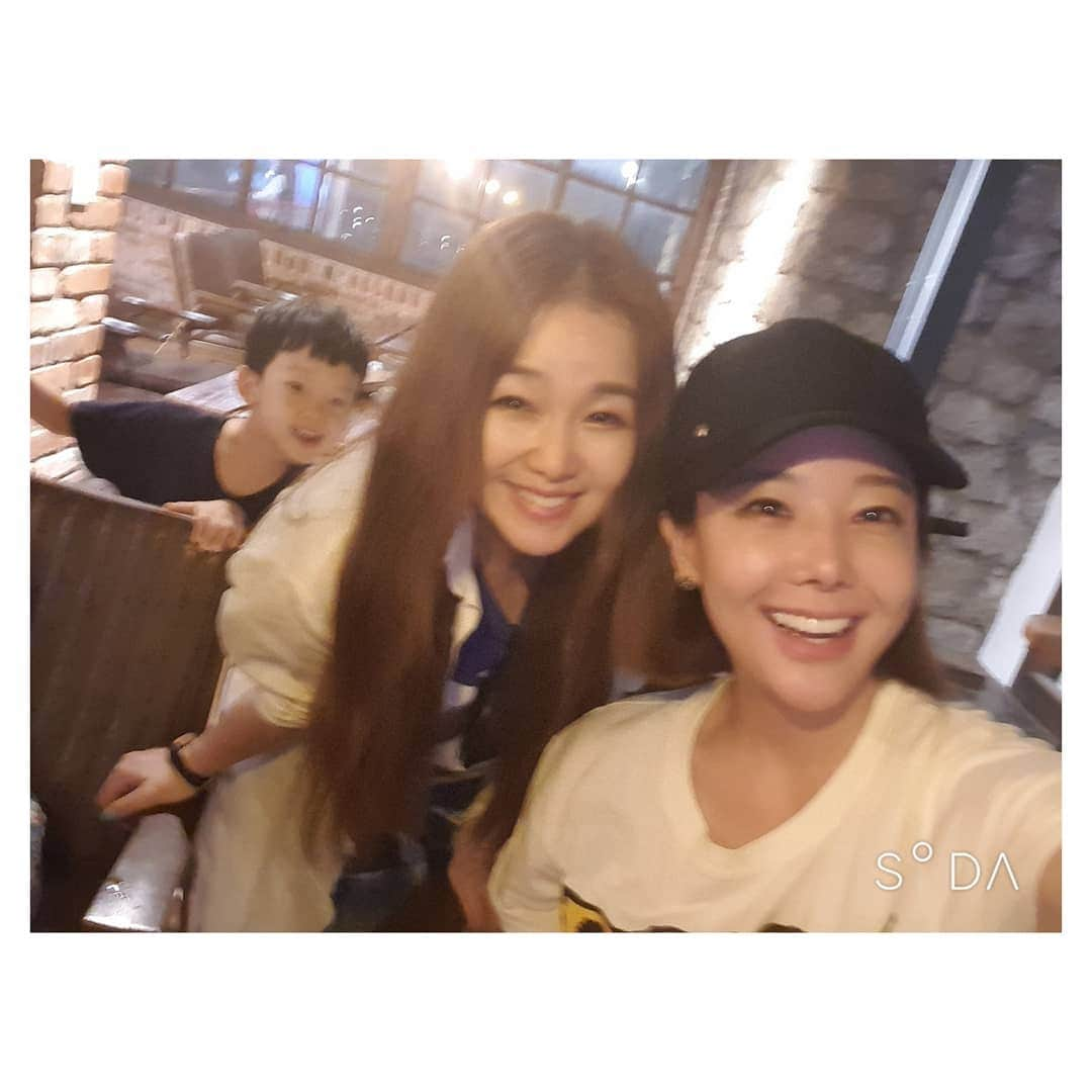 ソ・ユジンさんのインスタグラム写真 - (ソ・ユジンInstagram)「사랑하는 영은언니도 제주~ ^^ @young.e.suh 너무조으다♡ 용희는 영아이모 껌딱지 ㅎㅎ @leeyounga88」6月4日 20時59分 - yujin_so