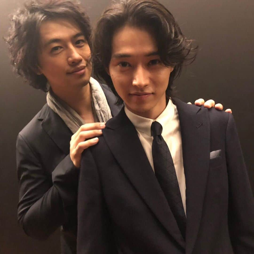 山﨑賢人さんのインスタグラム写真 - (山﨑賢人Instagram)「アルマーニエクスチェンジ！よろしくお願いします！  ショーも感動しました！ 桜田通、斎藤工さん #アルマーニエクスチェンジ #ジョルジオアルマーニ」6月4日 21時10分 - kentooyamazaki