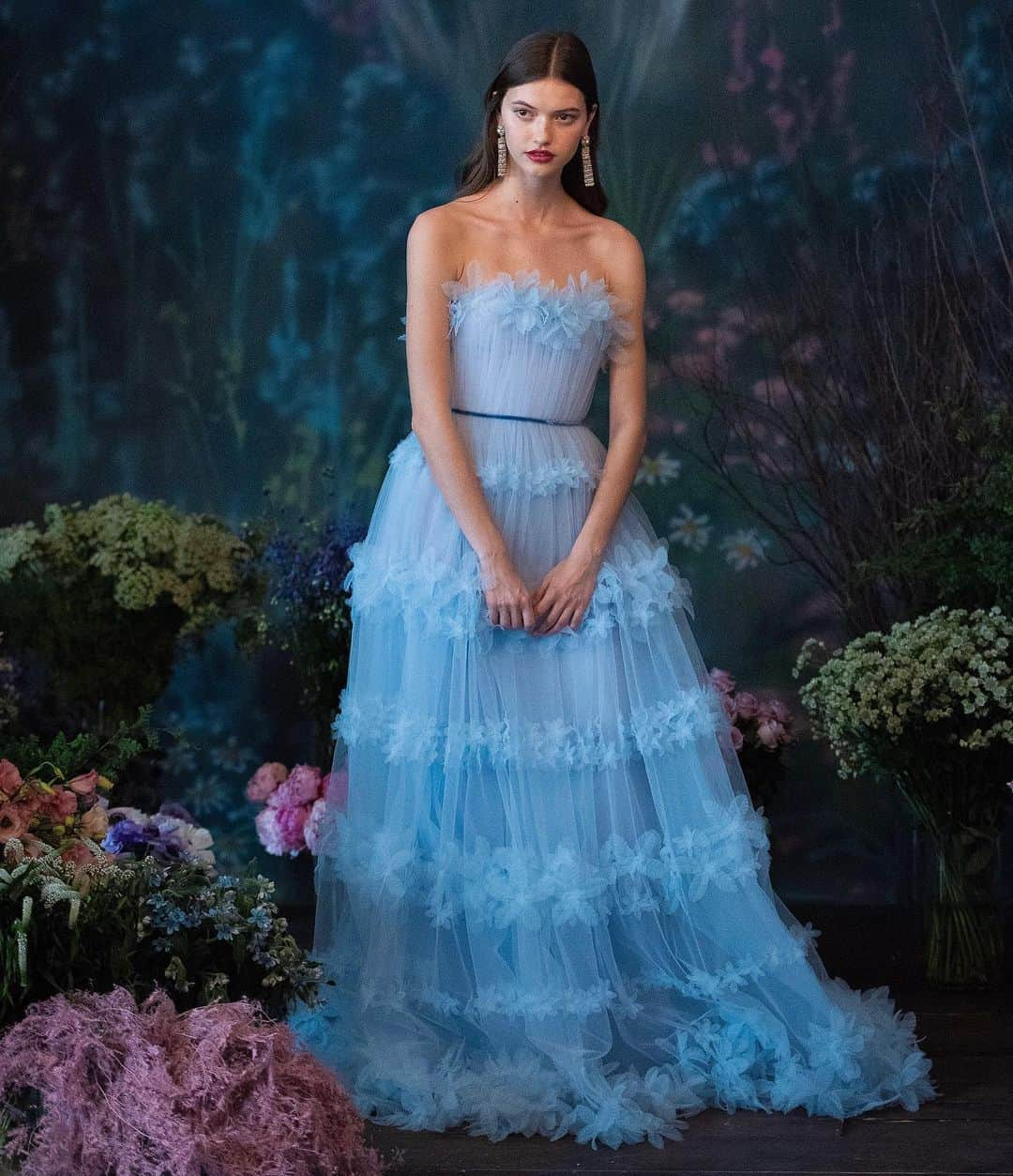 Marchesaさんのインスタグラム写真 - (MarchesaInstagram)「The Pre-Fall 2019 Marchesa Notte collection is now available @saks. Photo by @joannatotolici. #marchesa #marchesanotte」6月4日 21時05分 - marchesafashion