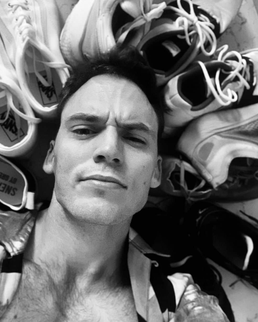サム・クラフリンのインスタグラム：「Shoes Day.」
