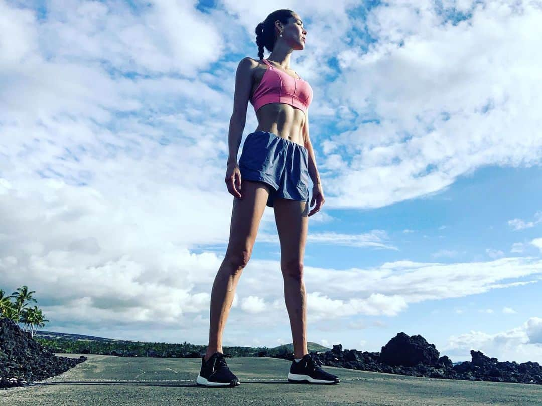 エミ・レナータさんのインスタグラム写真 - (エミ・レナータInstagram)「• Strong Body, Strong Mind •  #fitness #fitnessmotivation」6月4日 21時12分 - emi_renata