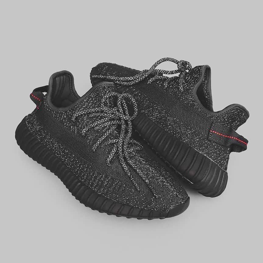 Sneaker Newsさんのインスタグラム写真 - (Sneaker NewsInstagram)「The adidas Yeezy Boost 350 v2 “Black Reflective” releases soon in limited quantities. Prefer these over the non-reflective joints? For a store/raffle list, tap the link in our bio.」6月5日 2時47分 - sneakernews