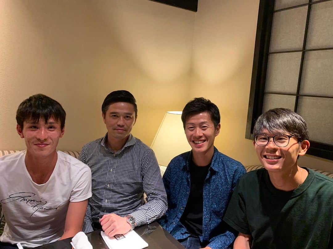 服部勇馬のインスタグラム：「サントリーサンゴリアス前監督、沢木敬介さんから講演をしていただきました！ 貴重なお話をありがとうございました。  練習も順調に消化しています。 次のレースはゴールドコーストハーフマラソンです。」