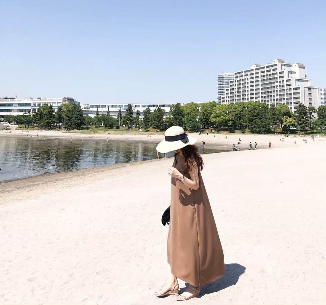 Umyさんのインスタグラム写真 - (UmyInstagram)「・ 先日お台場海浜公園へ𓆉 もう夏みたいな格好…  ワンピースは着心地やシルエット 全てがお気に入りの @myu____official ・ (3枚目) Myuのバックシャンなワンピースたち✧✧✧ ・ ・  詳しくはブログに載せてます✎ http://ameblo.jp/yumy-shanghai/ ・ #楽天ROOMに載せてます #ROOMインフルエンサー  #シンプル#ootd#fashion #プチプラ#プチプラコーデ#coordinate#コーディネート#r_fashion#OOTD#KURASHIRU#kaumo_fashion#ponte_fashion#ootd_kob @web_kob#locari#pr」6月4日 21時22分 - umy.umy.umy