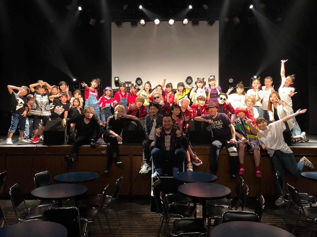 misoNosukeさんのインスタグラム写真 - (misoNosukeInstagram)「. . 名古屋のライブハウスだったのに！？ 名古屋のスクールとのコラボだったのに！？ . 千葉からかけつけてくださった親子（生徒さん）もいたそうで！？ . 自腹をきってでも…時間をさいて…労力を使って… バックダンサーをして下さり、感謝でしかないです… . ↓ . #repost by @seina2005617 . . イベントがありました！ 初めてのバックダンサーでmisonoさんと . 湘南乃風さん(モノマネ)の後ろで踊れて幸せで 本当に良い経験でした！ . そしてそして･･･千葉の子とも踊れて 「やっぱ千葉の子は違うなっ‪w」て思って😂 . ずっとずっと憧れてた人と一緒に踊れたなんて✨ ほんとにうに嬉しかった！ . こんな貴重な時間をくれたのは先生達のおかげです！本当にありがとうございました！！！ ･ misonoさん湘南乃風（モノマネ）さん 素敵な機会を下さりありがとうございました！ . #名古屋 #ダンス #イベント #misono さん #湘南乃風 さん #バックダンサー をやらせてもらいました #ほんとにほんとに #楽しかった #皆さんに感謝です #いいね返し #いいねした人で気になった人フォロー #ハピネスダンススクール #大森レンジャー」6月4日 21時29分 - misono_koda_official