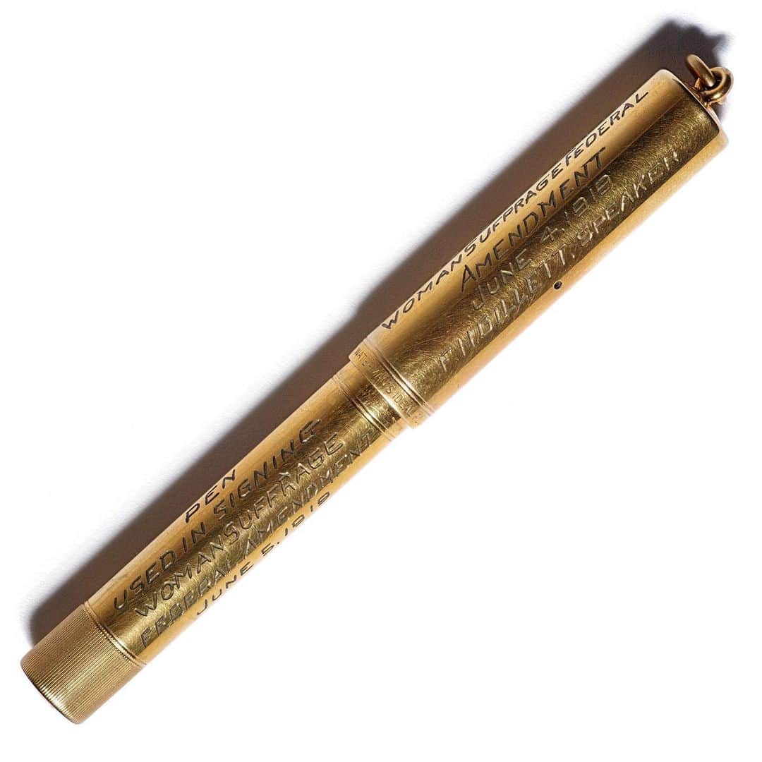 のインスタグラム：「100 years ago today, Congress approves the 19th Amendment. The next day, this gold pen is used to sign the amendment's joint resolution. After the signing ceremony, members of Congress presented the pen to representatives of the National American Woman Suffrage Association, who later donated it to the @smithsonian. The 19th Amendment then went through a ratification battle that lasted for more than a year, culminating in its ratification in August 1920. 🗳️ The 19th Amendment was only one milestone in the longer history of women's fight for the ballot. Before its approval, many U.S. states had already granted women full or partial voting rights. Modeled after the 15th Amendment, the 19th Amendment did not explicitly guarantee women the right to vote in the United States. Instead, it stipulated that citizens' right to vote could not be "denied or abridged...on account of sex." After the amendment's ratification, many more women were able to vote in U.S. elections. Others—especially women of color—were kept from the polls through a combination of violence, intimidation, and other restrictions like poll taxes, literacy tests, complex registration systems, and whites-only primaries. Further legislation, court victories, and social movements were needed to ensure that all American women would be able to exercise their right to vote. ☑️ Today, we and other organizations will be marking this 100th anniversary for the 19th Amendment by sharing objects and stories that explore the past, present, and future of women's suffrage. We hope you'll join us!  #19thAt100 #BecauseOfHerStory #WomensSuffrage #WomanSuffrage #WomenVote100 #HerVote100 #RightfullyHers #WomensHistory #AmericanHistory #SuffrageHistory #VoteHistory #PoliticalHistory #CivilRightsHistory #FreedomStruggle #AmericanDemocracy #NationWeBuildTogether」