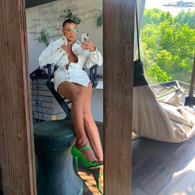 Harper's BAZAARさんのインスタグラム写真 - (Harper's BAZAARInstagram)「@bellahadid declares Summer ‘19 the summer of @badgalriri’s @fenty and we agree 🔥 #regram」6月4日 21時30分 - harpersbazaarus