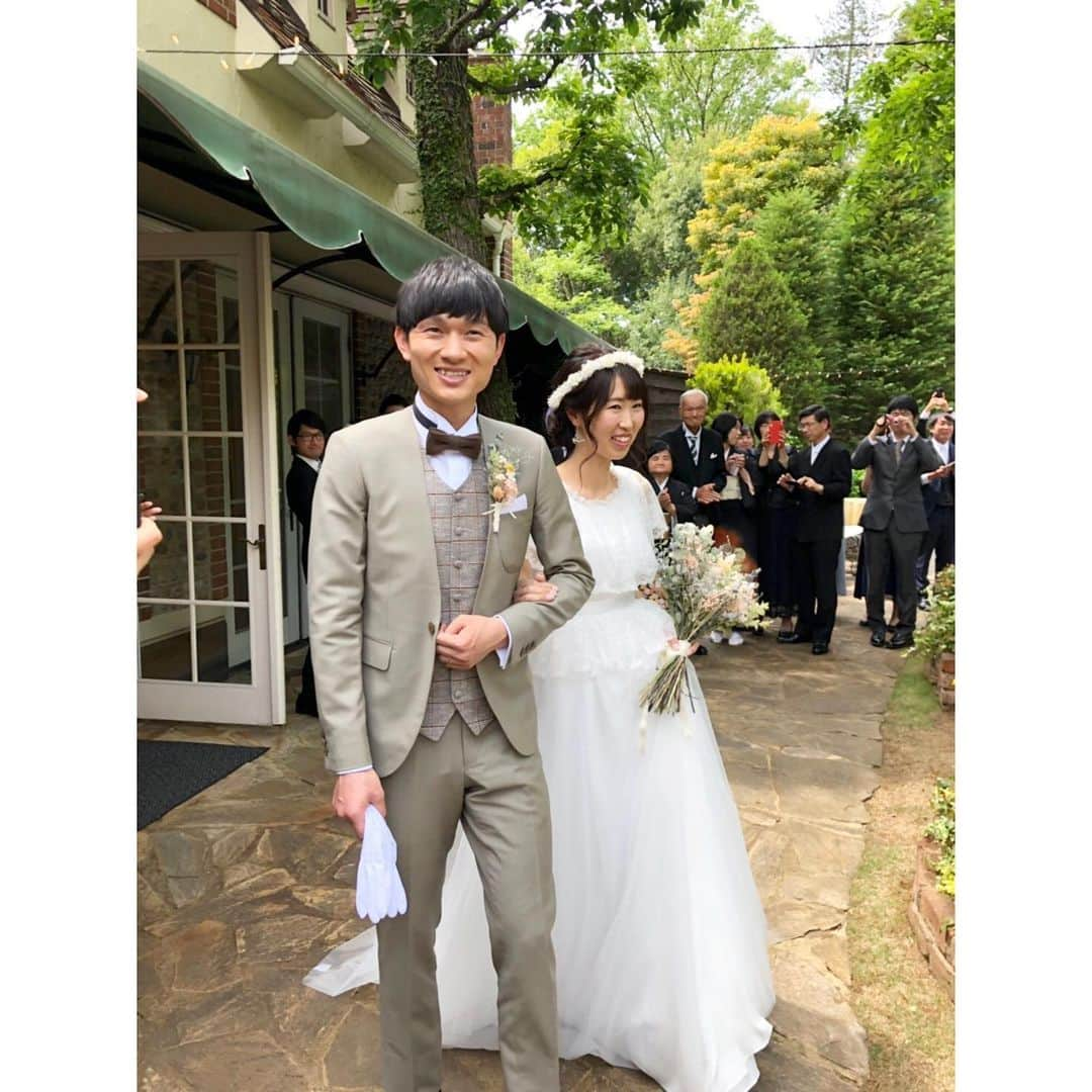 lso_wdのインスタグラム：「produced by @life_style_order Groom's costume... . . #結婚式#新郎#新郎衣装#新郎コーデ#タキシード#ウェディングスーツ#花嫁#プレ花嫁#オリジナルウェディング#カジュアルウェディング#結婚準備#花嫁準備#ウェディングニュース#ウェディングドレス#結婚式準備#2019夏婚 #2019秋婚#2019冬婚#結婚式レポ #wedding#groom#lso_wd」