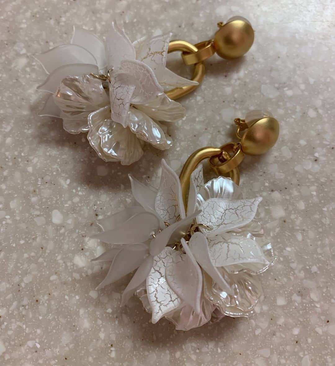 水谷雅子さんのインスタグラム写真 - (水谷雅子Instagram)「昨日のイヤリングはADORAの商品です😉 手作りですか？と言われて嬉しいです。 今度よく似た感じのイヤリングを作ってみますね😉👍💖 #イヤリング#大ぶりなイヤリング  #adora」6月4日 21時37分 - mizutanimasako
