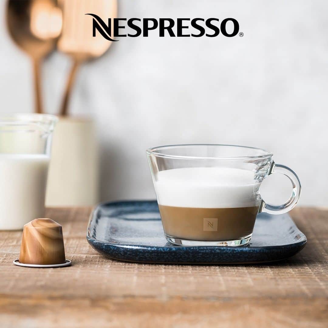 Nespressoさんのインスタグラム写真 - (NespressoInstagram)「Get creative with your Nespresso coffee, and soothe your cravings. Scuro - the balanced one -  is the answer to all of your latte desires. Add some chocolate for that extra touch of sweetness. How's that for a special treat?  http://bit.ly/2wEruSo  #LatteTime #Scuro #BaristaCreations #Nespresso」6月4日 21時40分 - nespresso