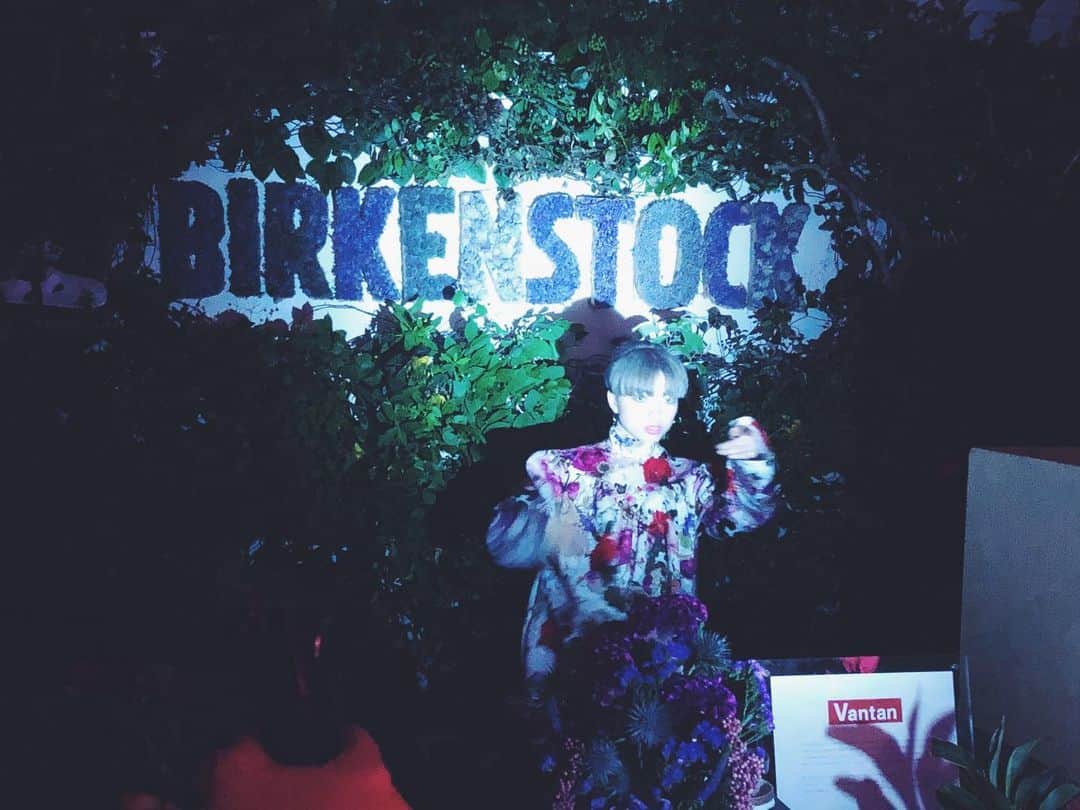 尾形沙耶香さんのインスタグラム写真 - (尾形沙耶香Instagram)「@birkenstock  Opening Party 🍾  Team idea 👯‍♀️ #ビルケンシュトック  #birkenstock」6月4日 21時40分 - sayakaogata