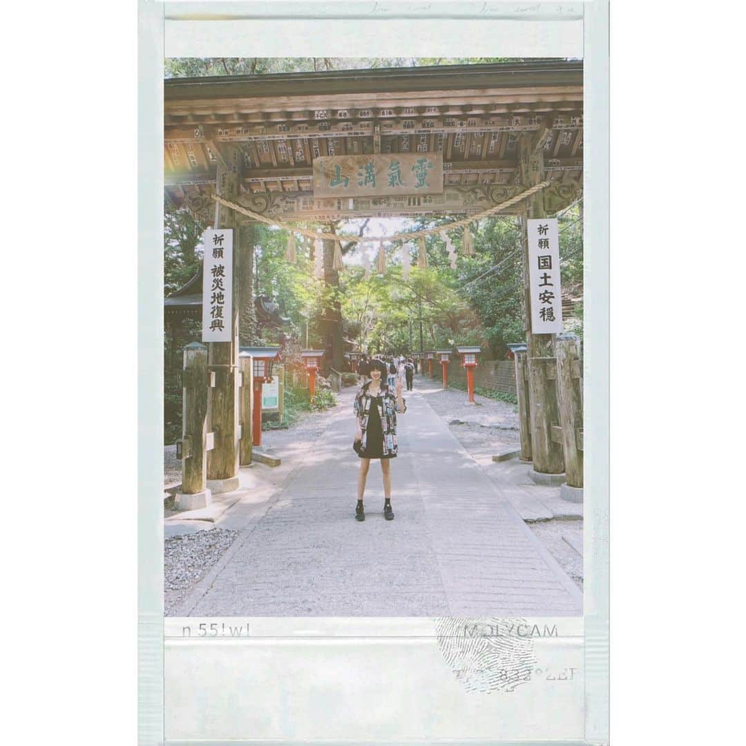 江夏詩織さんのインスタグラム写真 - (江夏詩織Instagram)「お山に登ってお参りしたっ 一年中今くらいの気温だったらいいのにな #高尾山」6月4日 21時53分 - shiori_enatsu