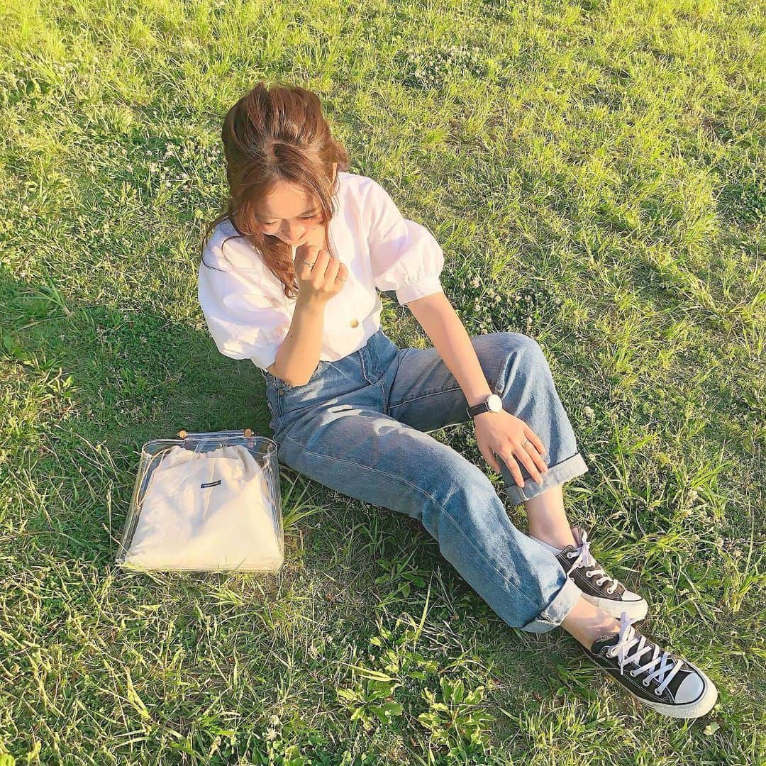 haruさんのインスタグラム写真 - (haruInstagram)「ㅤㅤㅤㅤㅤㅤㅤㅤㅤㅤㅤㅤㅤ ㅤㅤㅤㅤㅤㅤㅤㅤㅤㅤㅤㅤㅤ ㅤㅤㅤㅤㅤㅤㅤㅤㅤㅤㅤㅤㅤ #ootd ㅤㅤㅤㅤㅤㅤㅤㅤㅤㅤㅤㅤㅤ お台場行ったときのコーデ☺✨ ㅤㅤㅤㅤㅤㅤㅤㅤㅤㅤㅤㅤㅤ GUで買ったブラウスがめちゃくちゃ可愛い🥰！ Sサイズ着ています🌼 ㅤㅤㅤㅤㅤㅤㅤㅤㅤㅤㅤㅤㅤ ブラウスとヘアアレンジで女の子っぽく デニムとスニーカーで甘くなりすぎないように しましたっ( ˊᵕˋ )𓂅 ˒˒﻿ ㅤㅤㅤㅤㅤㅤㅤㅤㅤㅤㅤㅤㅤ ❤︎ tops : #GU ¥1990 ❤︎ pants : #pageboy ¥5940 ❤︎ bag : #freaksstore ㅤㅤㅤㅤㅤㅤㅤㅤㅤㅤㅤㅤㅤ ヘアアレンジは ハーフくるりんぱと サイドロープ編みしていますっ♡ʾʾ ㅤㅤㅤㅤㅤㅤㅤㅤㅤㅤㅤㅤㅤ  のちほどコメントお返事していきますっ☺💕 ㅤㅤㅤㅤㅤㅤㅤㅤㅤㅤㅤㅤㅤ #harucd  ㅤㅤㅤㅤㅤㅤㅤㅤㅤㅤㅤㅤㅤ」6月4日 21時58分 - __haru3