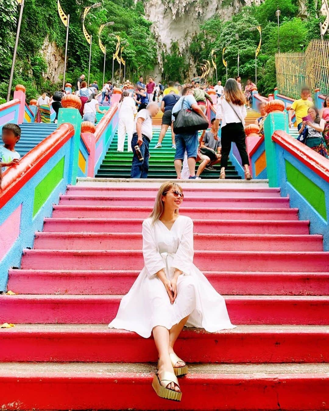 住谷杏奈さんのインスタグラム写真 - (住谷杏奈Instagram)「･ 🌈🌈🌈パワースポット旅🌈🌈🌈 ･ #Malaysia #KualaLumpur #batucaves  #バトゥ洞窟  #パワースポット #弾丸旅行 #1泊2日」6月4日 22時00分 - annasumitani