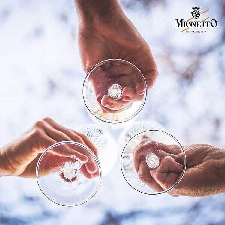 Mionetto Prosecco Montenegroさんのインスタグラム写真 - (Mionetto Prosecco MontenegroInstagram)「Za još jednu fenomenalnu sedmicu. 😁 #mionettoprosecco #montenegro #mionettoME #lifestyle #mionetto #mymionetto #madeinitaly #prosecco #proseccotime #italy #sparklingwine #wine」6月4日 22時01分 - mionettome
