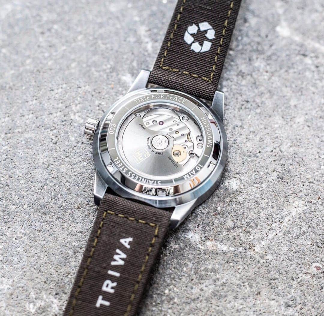 TRIWAさんのインスタグラム写真 - (TRIWAInstagram)「LAST CHANCE 💥 Only a few left.  Will you be the one to get your hands on your very own TRIWA x Humanium Metal Automatic watch?  Ready, set, go #timeforpeace」6月4日 22時16分 - triwa