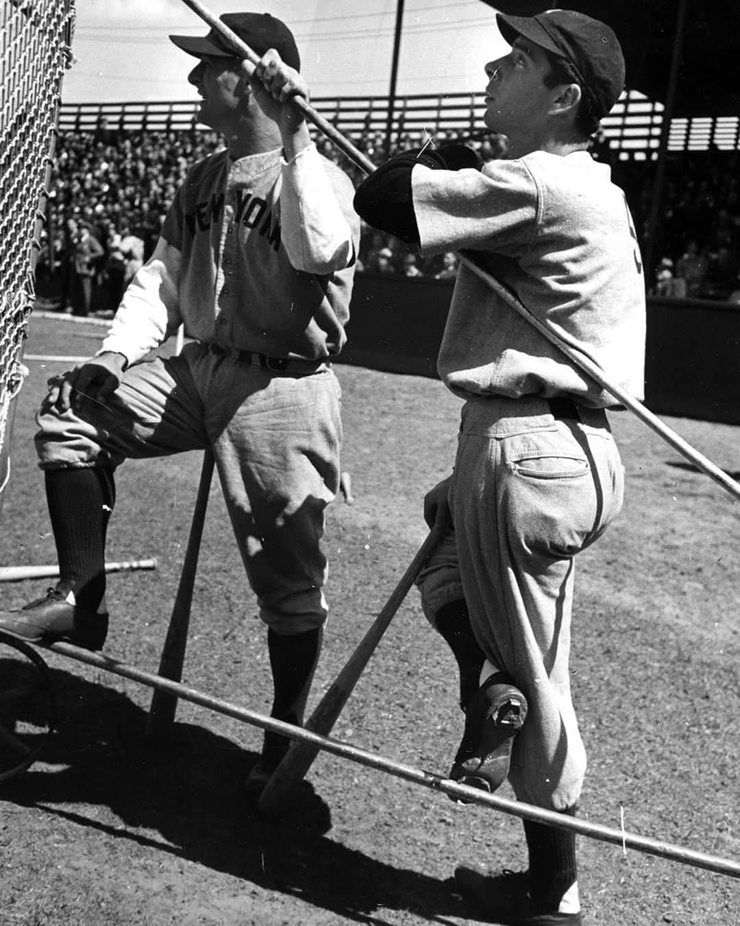 lifeさんのインスタグラム写真 - (lifeInstagram)「LIFE legends Lou Gehrig and Joe DiMaggio of the New York Yankees watching batting practice in Brooklyn, NY, 1939 (Carl Mydans—The LIFE Picture Collection/Getty Images) #LIFElegends #LouGehrig #JoeDiMaggio #Yankees」6月4日 22時17分 - life