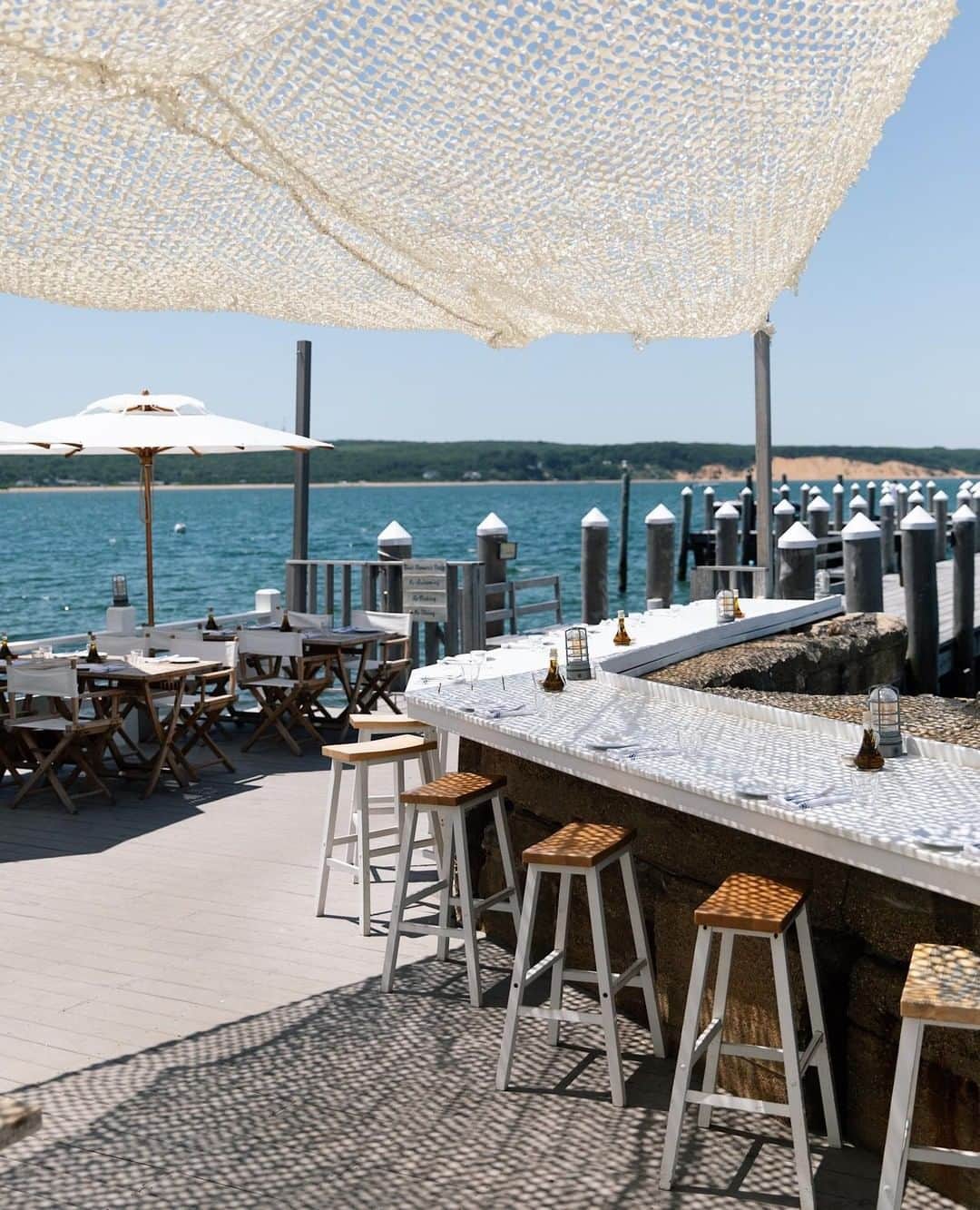 MR PORTERのインスタグラム：「It's back ☀️ We're delighted to announce that our same-day delivery service is back. Forgotten your sunnies?  We can get them to you that day if you are staying in The Hamptons and Nassau County. We're nice like that. #MRPORTERHamptons -⠀ 📍@duryeaslobsterdeck shot by Mr @stefankarlstrom. #MRPORTERstylecouncil @iwcwatches」