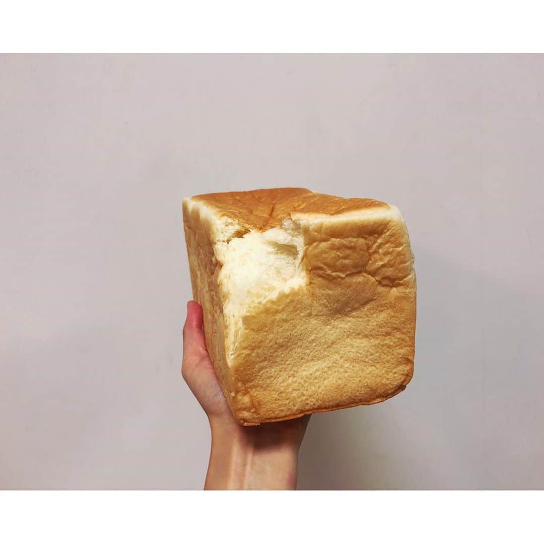 のインスタグラム：「我慢できずに 少々食べてしまいました #panyaashiya」