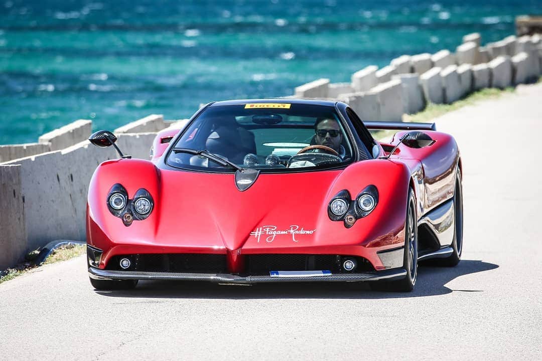 パガーニ・アウトモビリのインスタグラム：「Postcard from the #paganiraduno - The Vanishing Point.  #pagani #zonda #zondaf #zonda20 #zonda20anniversary」