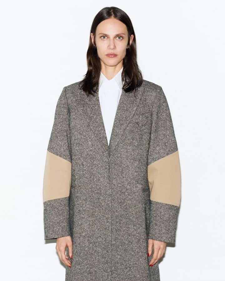 のインスタグラム：「Continuing the strong tailoring of spring, my #VBPreAW19 trench patch tailored tweed coat. x VB」