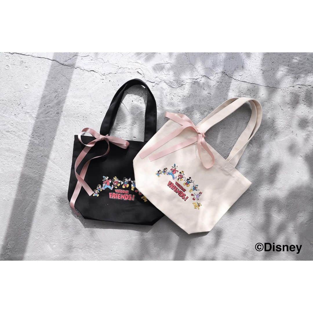 one after another NICECLAUPさんのインスタグラム写真 - (one after another NICECLAUPInstagram)「ㅤㅤㅤㅤㅤㅤㅤㅤㅤㅤㅤㅤㅤ  ㅤㅤㅤㅤㅤㅤㅤㅤㅤㅤㅤㅤㅤ 【#ナイスクラップのDisneycollection 🏰💕】 ㅤㅤㅤㅤㅤㅤㅤㅤㅤㅤㅤㅤㅤ 【6/4 21:00〜WEB予約スタート💗】 ㅤㅤㅤㅤㅤㅤㅤㅤㅤㅤㅤㅤㅤ 【6/10〜店頭販売スタート❤︎】 ㅤㅤㅤㅤㅤㅤㅤㅤㅤㅤㅤㅤㅤ  ミッキーマウスと仲間達の 新作アイテムが登場！💜💛 ㅤㅤㅤㅤㅤㅤㅤㅤㅤㅤㅤㅤㅤ  賑やかなキャラクターの  ちりばめられた ゆったりめのサイズのTシャツと 同じデザインのトートバッグは 総柄のプリントをご用意🥨💓💛 ㅤㅤㅤㅤㅤㅤㅤㅤㅤㅤㅤㅤㅤ  一緒に持つだけで 映えること間違いなし！🌈🦋 ㅤㅤㅤㅤㅤㅤㅤㅤㅤㅤㅤㅤㅤ  ユニセックスなので#カップルシミラー や 友達同士の#シミラールック にも オススメのデザインです❤︎ ㅤㅤㅤㅤㅤㅤㅤㅤㅤㅤㅤㅤㅤ  ㅤ 詳細は公式通販にUP❤︎﻿﻿﻿﻿ ㅤㅤㅤㅤㅤㅤㅤㅤㅤㅤㅤㅤㅤ﻿﻿﻿﻿﻿﻿﻿﻿﻿﻿ プロフィール欄のURLから❤︎﻿﻿﻿﻿﻿﻿﻿﻿﻿﻿﻿ ﻿﻿﻿﻿﻿﻿﻿﻿﻿﻿﻿﻿ @niceclaup_official_﻿﻿﻿﻿﻿﻿﻿﻿﻿﻿﻿﻿ ㅤㅤㅤㅤㅤㅤㅤㅤㅤㅤㅤㅤㅤ﻿﻿﻿﻿﻿﻿﻿﻿﻿﻿﻿﻿ ﻿﻿ㅤㅤㅤㅤㅤㅤㅤㅤㅤㅤㅤㅤㅤ﻿﻿﻿﻿﻿﻿﻿﻿﻿﻿ ﻿﻿﻿﻿﻿﻿﻿﻿﻿﻿ #niceclaup #niceclaup_ootd #niceclaup_2019ss #ootd #2019ss #ナイスクラップ #Disney #ディズニー #シミラールック #ディズニーコーデ」6月4日 22時46分 - niceclaup_official_