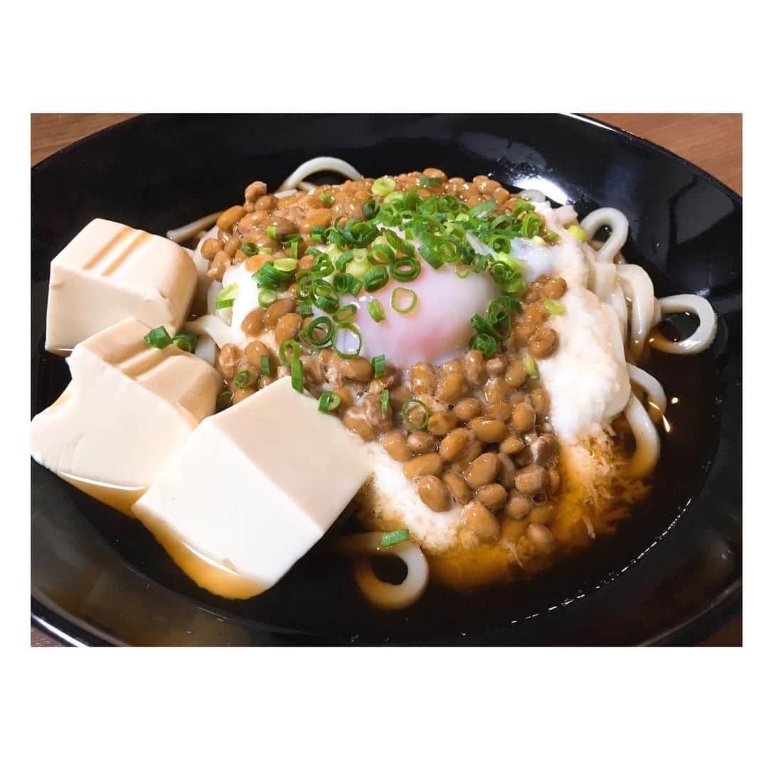 熊沢世莉奈さんのインスタグラム写真 - (熊沢世莉奈Instagram)「スタミナ料理🍽💪 うどん麺の上に納豆、山芋、温泉たまご、お豆腐とお好みでネギ入れました😋💚 この夏、バテないようにみんなも食べてみてね🤤💚 . #ねばねば #スタミナ料理 #夏バテ防止 #夏バテ防止レシピ」6月4日 22時44分 - kuma_0417