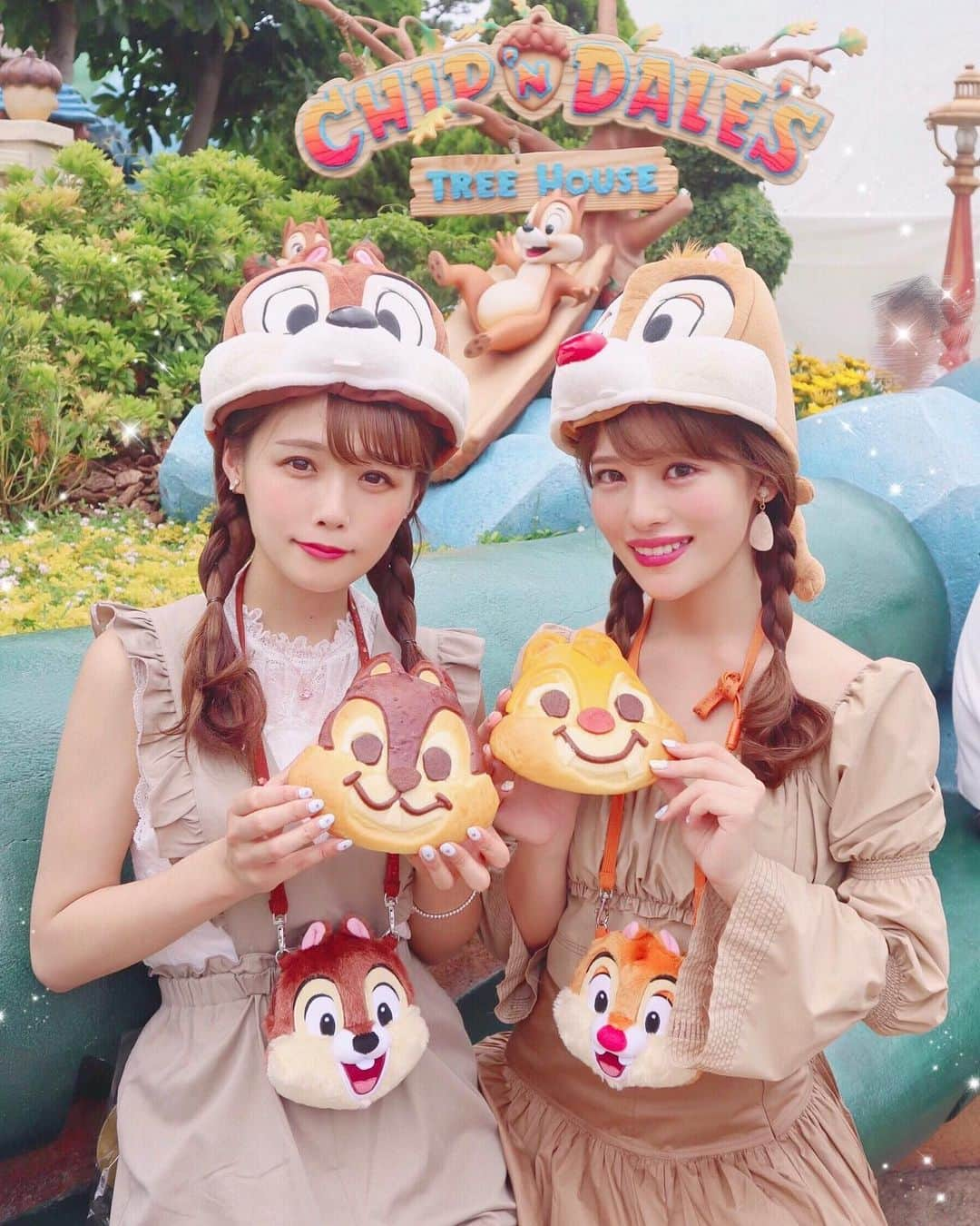 計良日向子（ひなひ）さんのインスタグラム写真 - (計良日向子（ひなひ）Instagram)「. . みずきちゃんと #チップとデール のパン半分こ☺️ . . . #tokyodisneyland #disneyland #disney #tdl #ディズニー #ディズニーランド #ディズニーフード #disneyfood #ディズニーバウンド #私服 #coordinate #七夕ディズニー #七夕 #majesticlegon #emiriawiz #love #instagood」6月4日 22時44分 - kerahinako1105