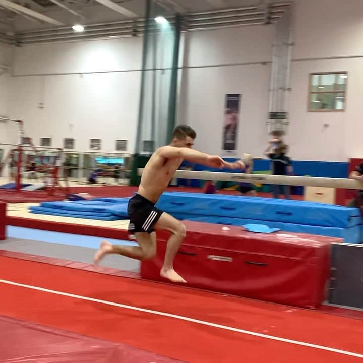 のインスタグラム：「New skill done today, bit more work to do to consolidate 👍 . #gym #gymnast #gymnastics #fitness #fitnessmotivation #motivation #training」