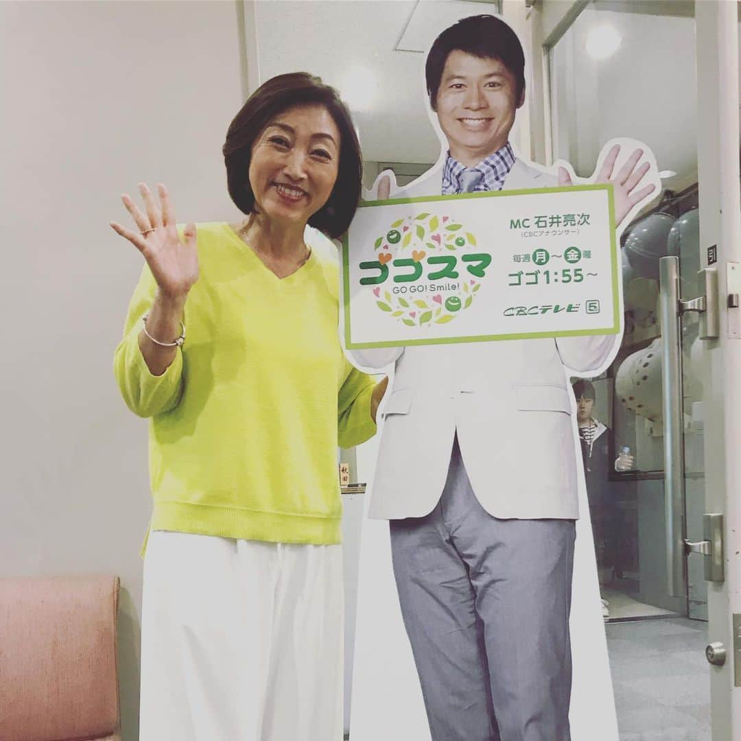 田中ウルヴェ京さんのインスタグラム写真 - (田中ウルヴェ京Instagram)「昨日のNスタはピンク、今日のゴゴスマは黄色でした。 ピンクは後ろがシマシマで、ちょーかわいかったです。  井上アナのネクタイとお揃いでした。きゃー。🤣」6月4日 22時51分 - miyako.tanaka.oulevey