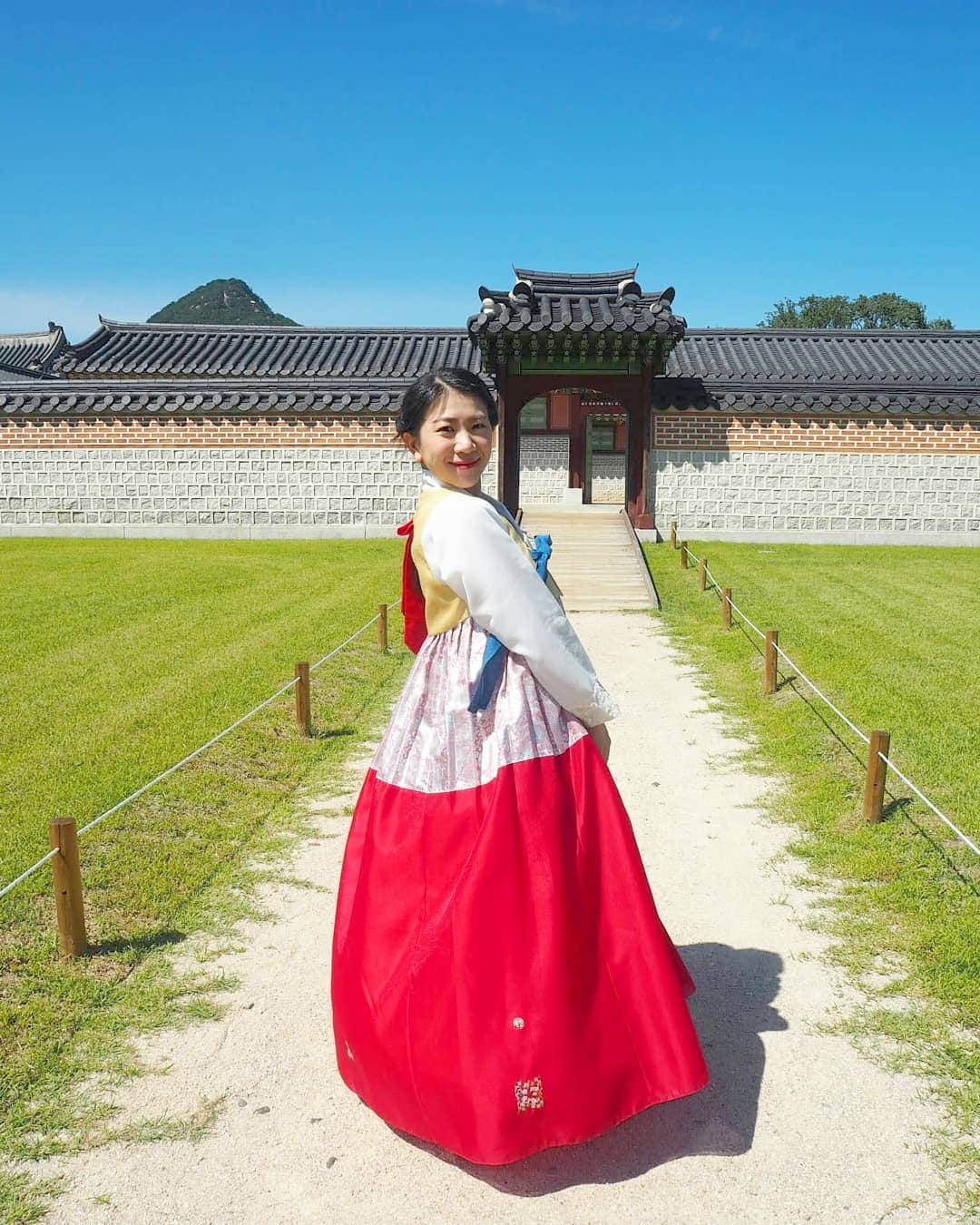 服部ひで子のインスタグラム：「🔶イベント告知😘🔶 2019/6/20(木) 『好きな韓流ドラマ 韓流映画 韓流歌手を語る会』  ①一部:16時～18時 ②二部:19時～21時  料金 : 5000円/5500円  出演 : 女と男、服部ひで子(出演者追加予定) ゲスト : KNOA(元ALL STAR)  ありがたいことに、 またまた出演させていただく事になりました。  今回は、心斎橋の『カフェ ボーテ』と言う場所にてお食事つきのイベントとなります。  しかも二部制～。 韓流ドラマや映画や歌手についてのトーク。そして、ライブもあります…ﾟ+.ﾟ(´▽`人)ﾟ+.ﾟ！！！ 各回、定員30名と言うことでチケット残り僅かだそうです。  是非、お待ちしております！！！ #韓流イベント #心斎橋 #カフェボーテ #女と男 さん #KNOA さん #服部ひで子」