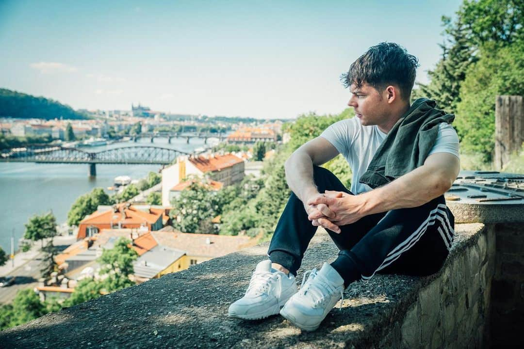 ゲオルク・リスティングさんのインスタグラム写真 - (ゲオルク・リスティングInstagram)「Tonight in #prague 📷 @domiwizzl」6月4日 22時58分 - georglisting