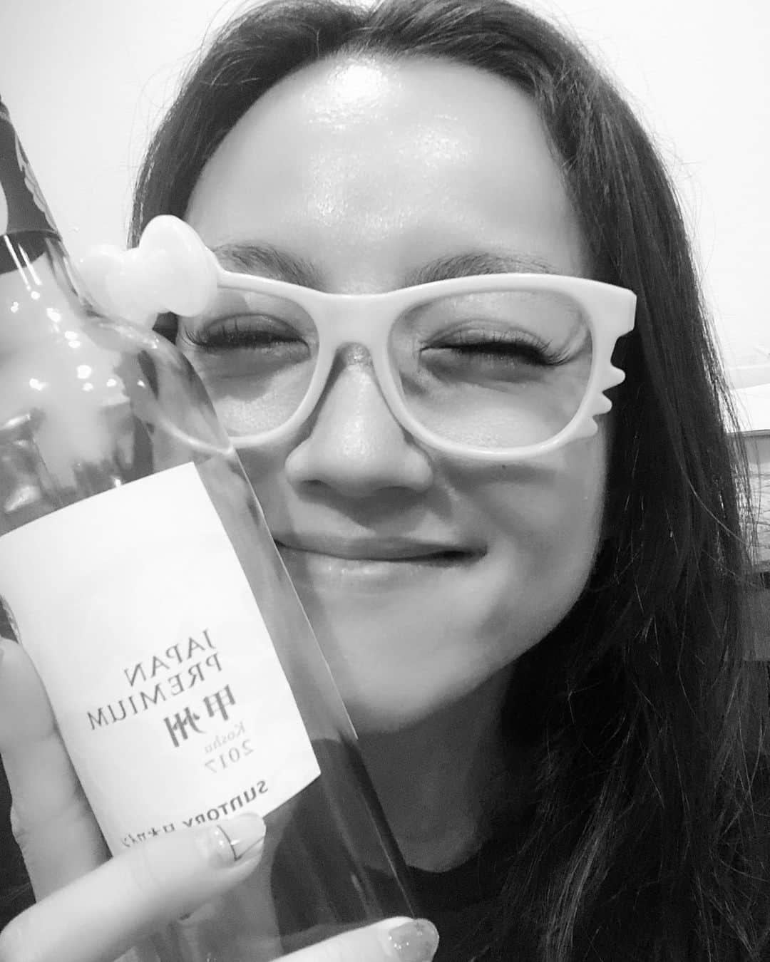 松澤由美さんのインスタグラム写真 - (松澤由美Instagram)「Meu vinho favorito.  Isto é vinho branco japonês.  E eu não sou maquiagem. My favorite wine.  This is Japanese white wine.  And I am no makeup. #singerlife #brazil #anisong #yumimatsuzawa #wine #甲州 #oscavaleirosdozodiaco #whitewine」6月4日 22時58分 - yumimatsuzawa