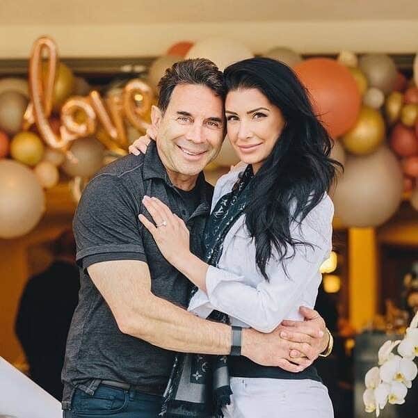 E! Onlineさんのインスタグラム写真 - (E! OnlineInstagram)「There's nothing #Botched about this: Dr. Paul Nassif is engaged! Link in bio to see the p̶r̶o̶c̶e̶d̶u̶r̶e̶ proposal done right. 💍(📷: Paul Nassif/Brittany Pattakos)」6月4日 23時02分 - enews