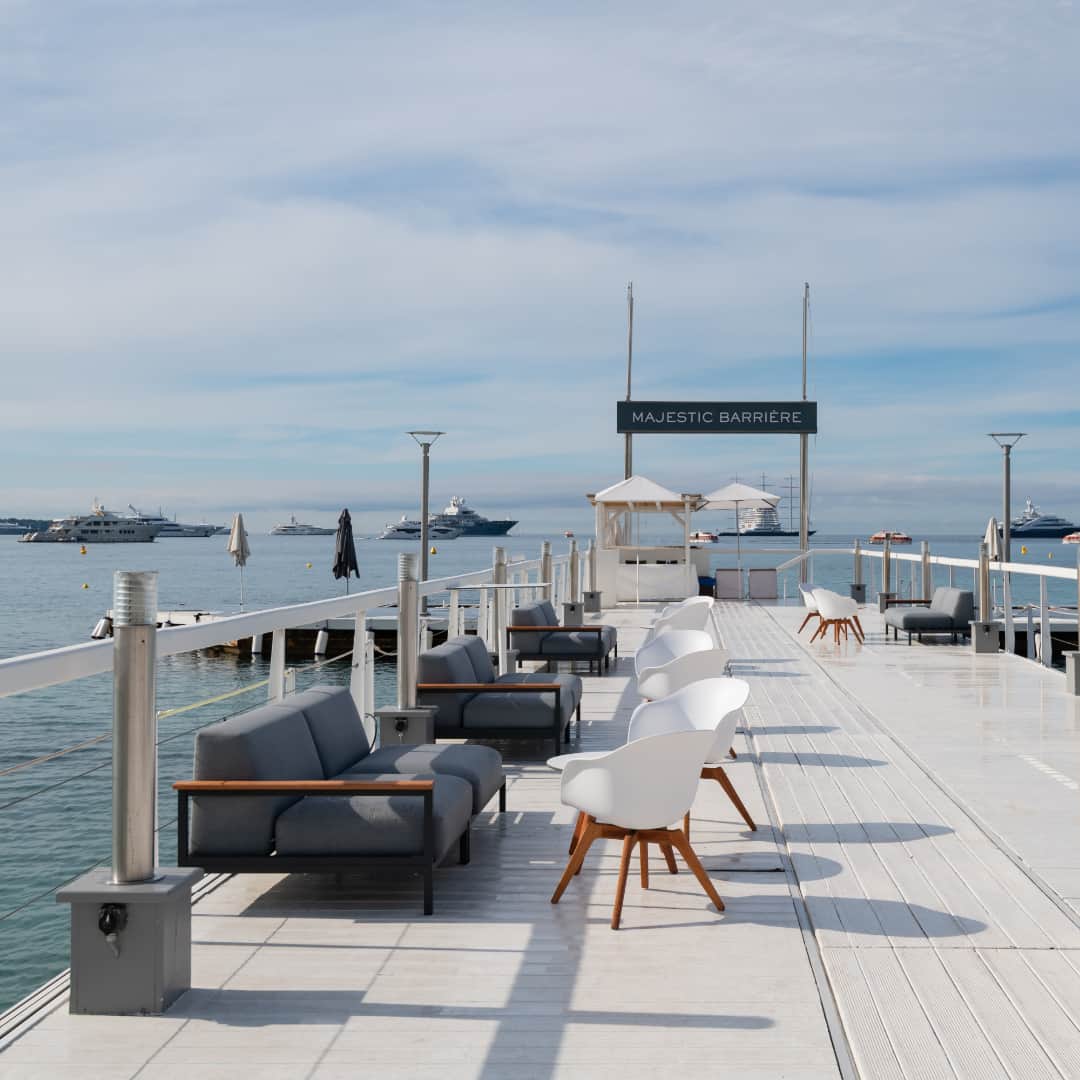 BoConceptさんのインスタグラム写真 - (BoConceptInstagram)「The sun was shining during the 72nd Cannes Film Festival and our outdoor furniture welcomed the press, meet-and-greet events and parties. Such an amazing experience to be partner of the Plage Majestic venue.  #plagemajestic72 #byADR #cannesfilmfestival #cannes2019 #boconcept #danishdesign」6月4日 23時06分 - boconcept_official
