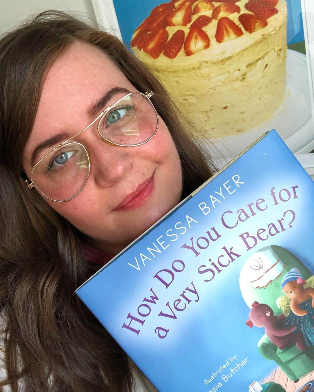 エイディー・ブライアントのインスタグラム：「yes! today @vanessabayer ‘s beautiful book HOW DO YOU CARE FOR A VERY SICK BEAR? is out! vanessa isn’t just a brilliant comedian and friend she also is a survivor of childhood leukemia. she’s written this lovely and sweet book about how to be a good friend to someone who is sick. you need this book! love you @vanessabayer !!!💕💕💕 #carebayer」