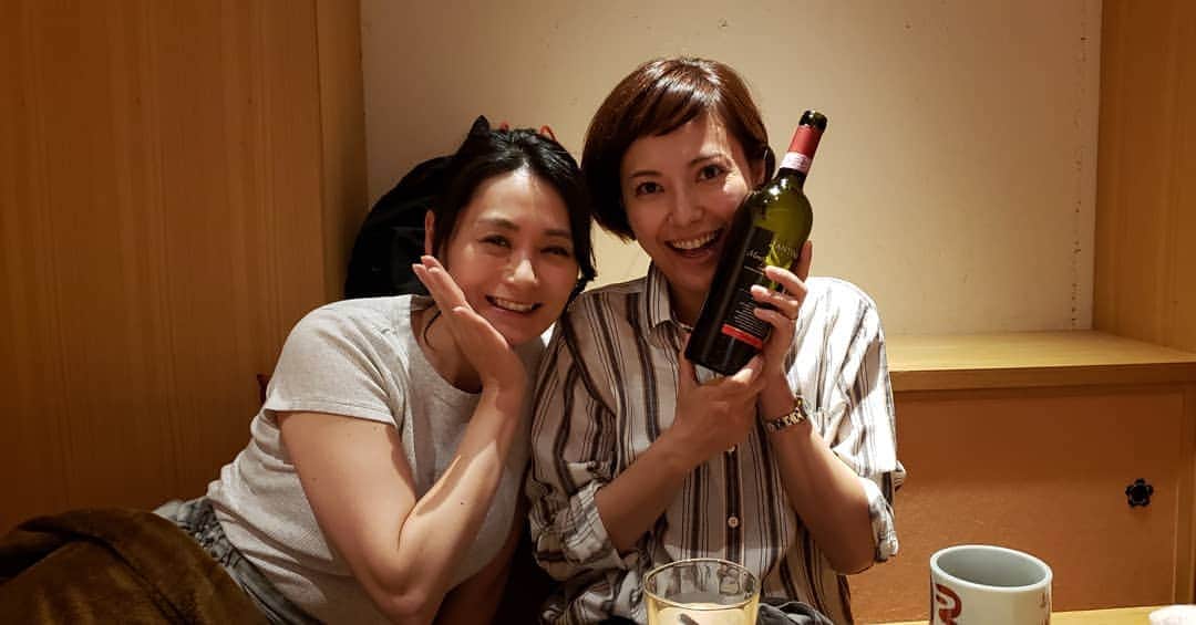 梅田陽子さんのインスタグラム写真 - (梅田陽子Instagram)「恵理さんお誕生日おめでとう😃  美味しい焼鳥とワイン🍷堪能しました。サッカー、ラグビーでもご縁のある皆さんと楽しい夜です🎵  恵理さんとは #サッカー 番組でご一緒してからですね。 奇遇にも同時期に#競馬 の仕事も決まり、長いお付き合いです。いつもありがとうございます。  #水原恵理 さん #お姉ちゃん #テレビ東京 #お誕生日おめでとう#焼鳥#恵比寿#観音坂鳥幸 #アナウンサー #キャスター#梅田陽子」6月4日 23時22分 - yokoumeda