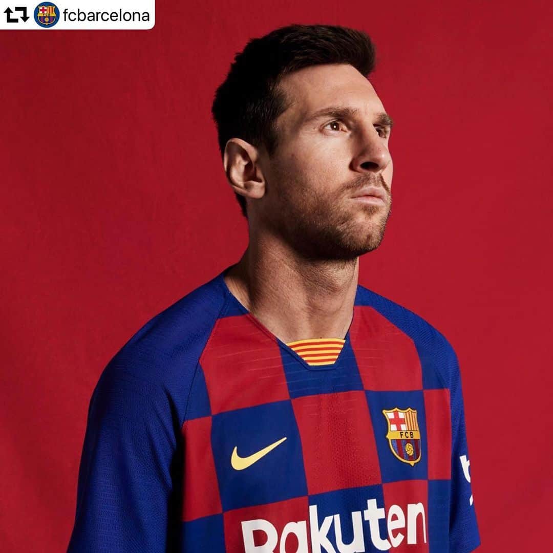 LFPさんのインスタグラム写真 - (LFPInstagram)「#repost @fcbarcelona ・・・ #Barça unveiled their 2019/20 kit! 💙👕❤️ • #LaLiga #LaLigaSantander #Equipacion #Messi」6月4日 23時27分 - laliga