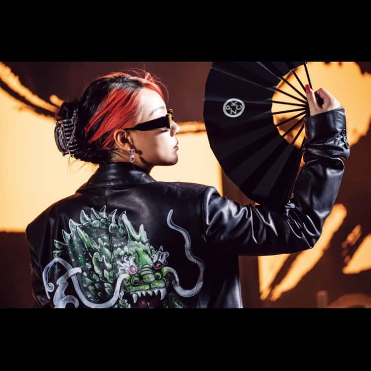 CL さんのインスタグラム写真 - (CL Instagram)「+🗡🗡🗡+#cutitup」6月4日 23時37分 - chaelincl