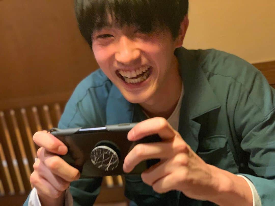 杉野遥亮ファンのインスタグラム：「ドラマ『SCAMS』に出演します。社会派ドラマでもありブラックコメディあり若者達の青春ドラマでもある #スカム 皆さんに受け取ってもらうべく、共演者の皆さんと切磋琢磨しています。暑い夏を熱いドラマで。 #公式twitterもよろしくお願いします MBS 6月30日24時50分～  TBS  7月2日25時28分～」